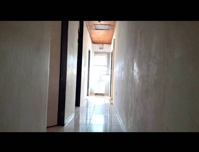 6 BEDROOM HOUSE FOR SALE IN MEREBANK EAST